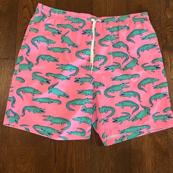 Chubbies Pink swim Shorts with Green Alligator Design - Picture 1 of 6